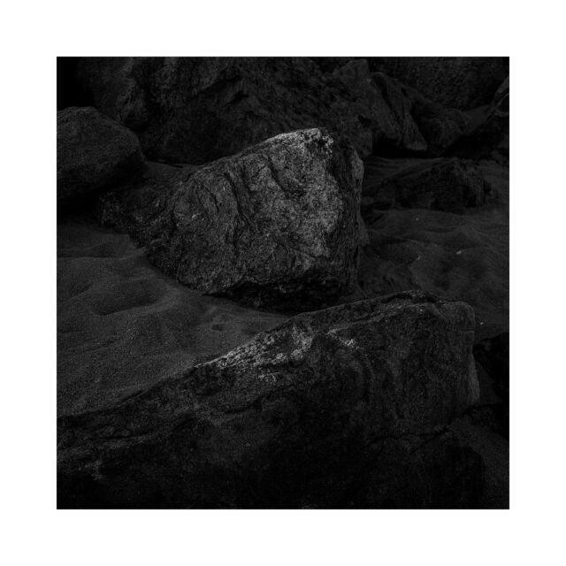 Ar mor
.
.
.
.
.
#art #photography #photo #artphoto #artphotography #abstract #minimalism #streetphotography #iphoneography #iphone16pro #iphone #somewheremagazine #gominimalmag #gominimalmagazine #nowness @somewheremagazine @gominimalmagazine @nowness #blackandwhite #bwphoto #bwphotography